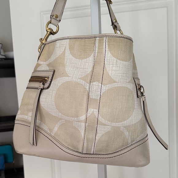 Coach Cream Designer Shoulder Bag - Picture 6 of 9